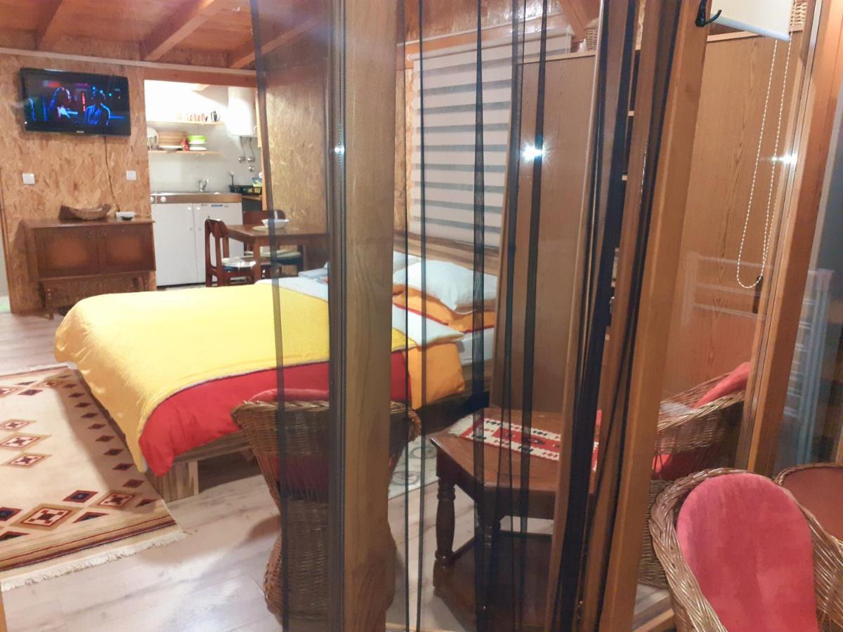 Obiteljski Apartman Borovi Високо Екстериор снимка