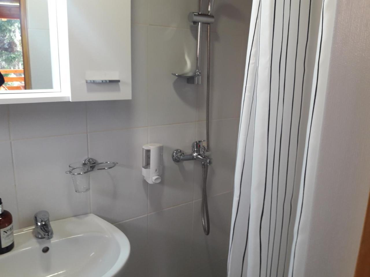 Obiteljski Apartman Borovi Високо Екстериор снимка